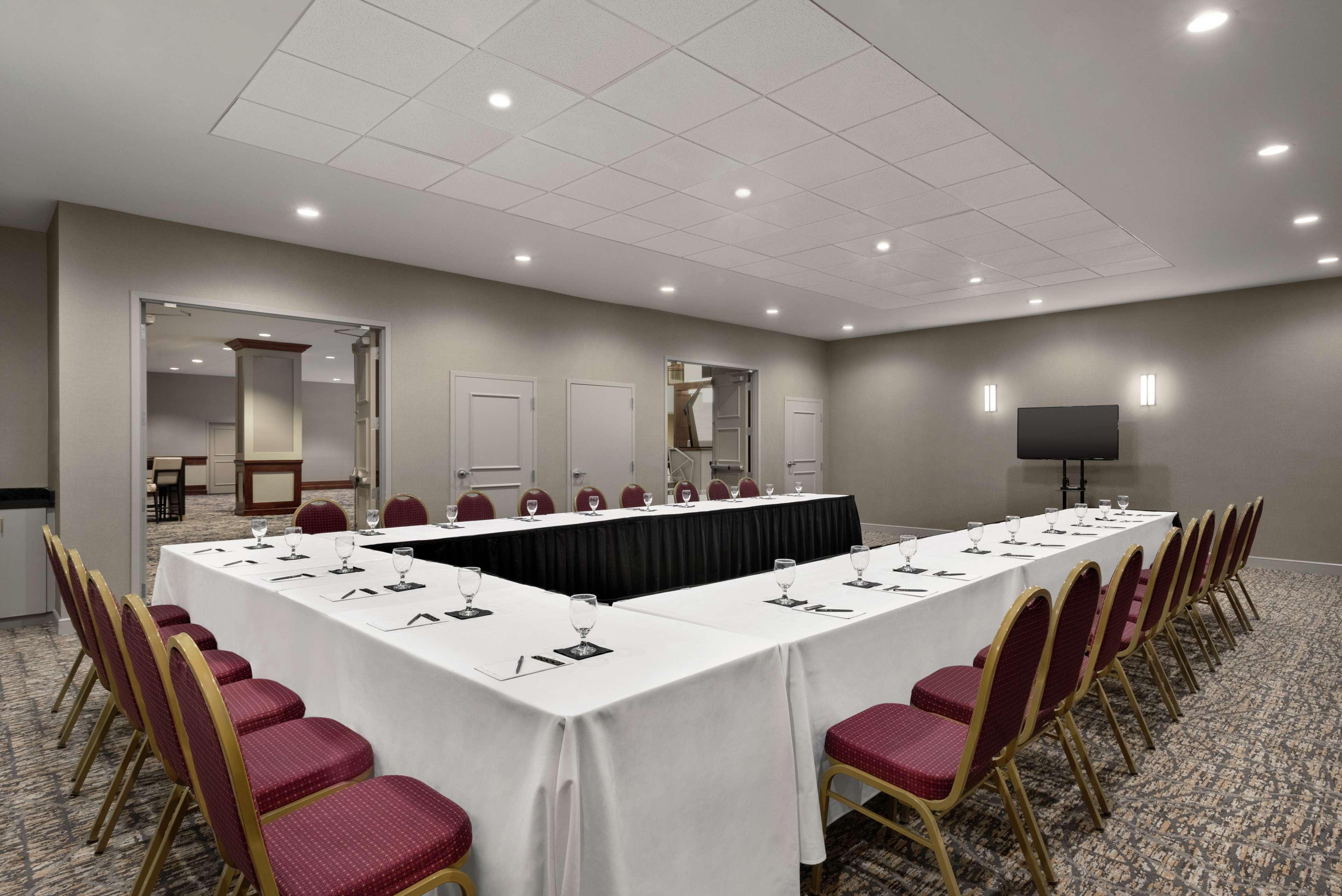 Embassy Suites By Hilton Cleveland Rockside Independence Dış mekan fotoğraf