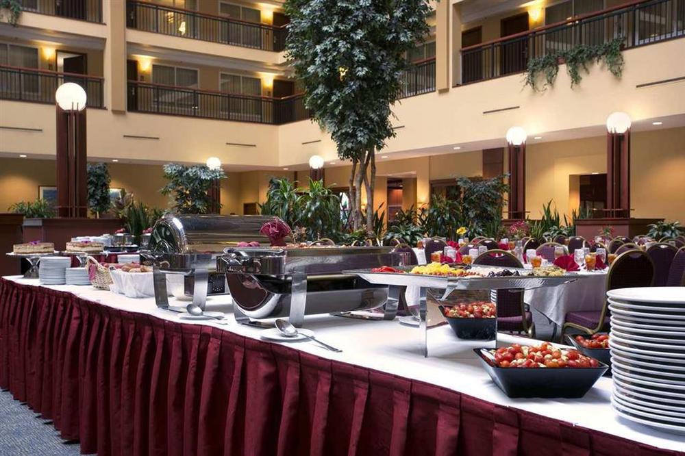 Embassy Suites By Hilton Cleveland Rockside Independence Restoran fotoğraf